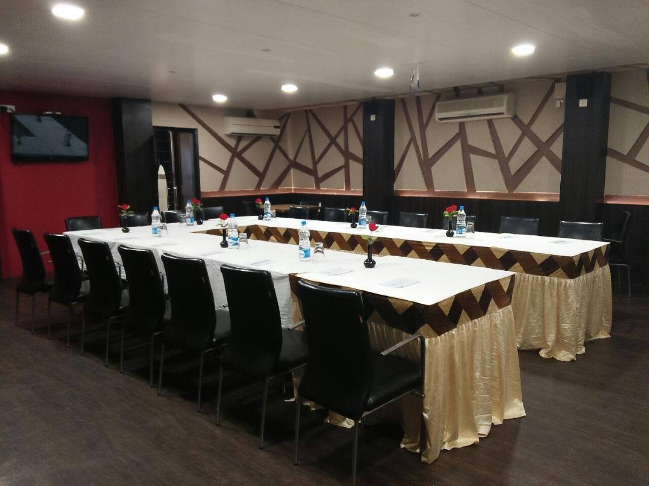 西姆兰酒店 Rāipur 外观 照片